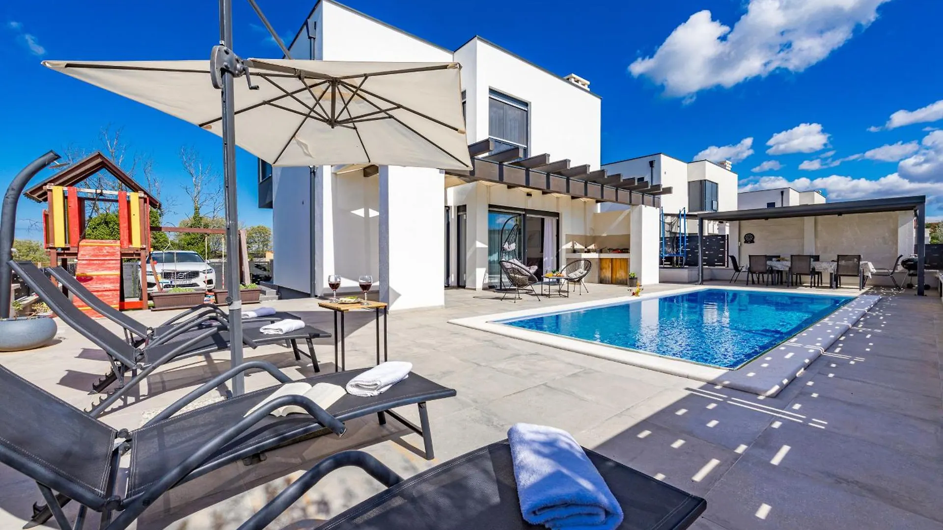 Villa Lu Near Fazana For 7 People With Private Pool, Kids Playground & Sea View Galizana