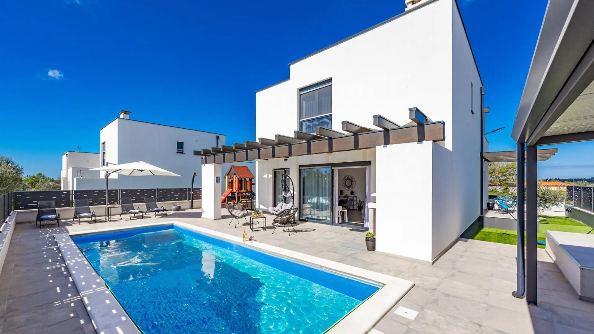 Villa Lu Near Fazana For 7 People With Private Pool, Kids Playground & Sea View Galizana