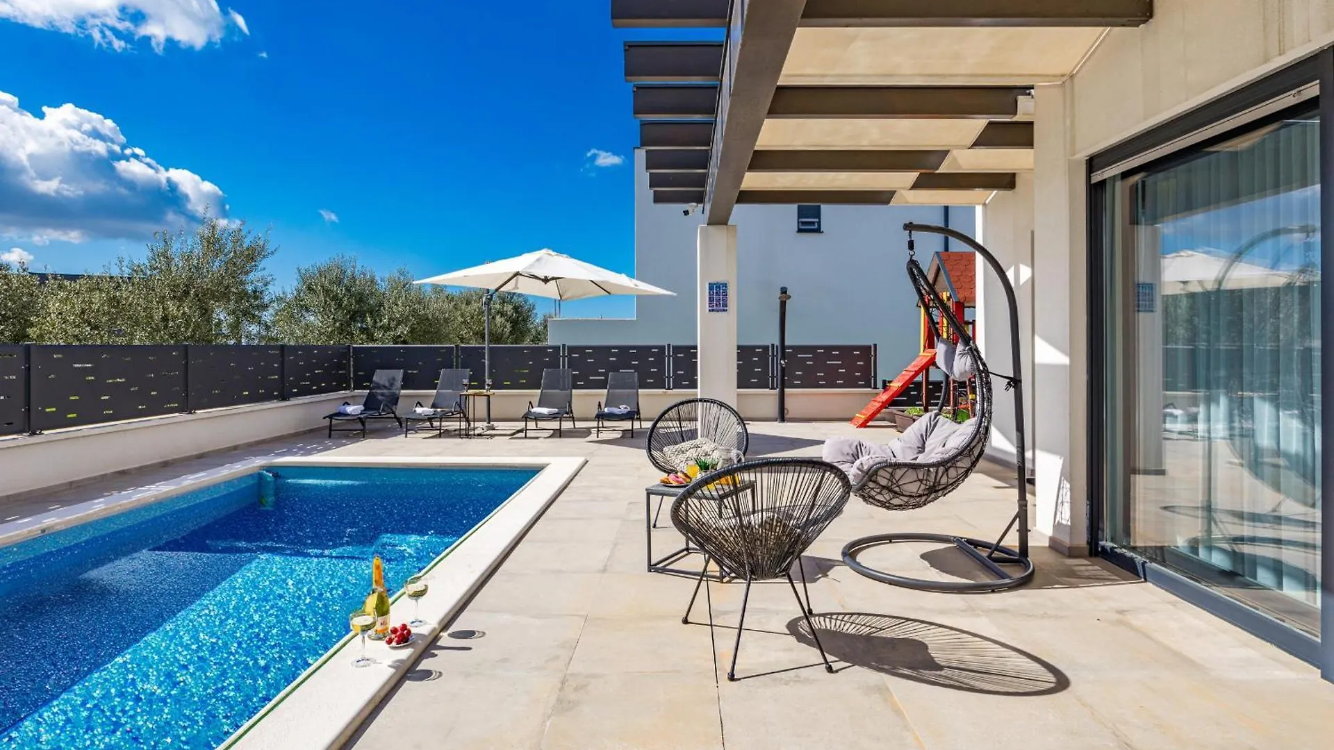 Villa Lu Near Fazana For 7 People With Private Pool, Kids Playground & Sea View Galizana