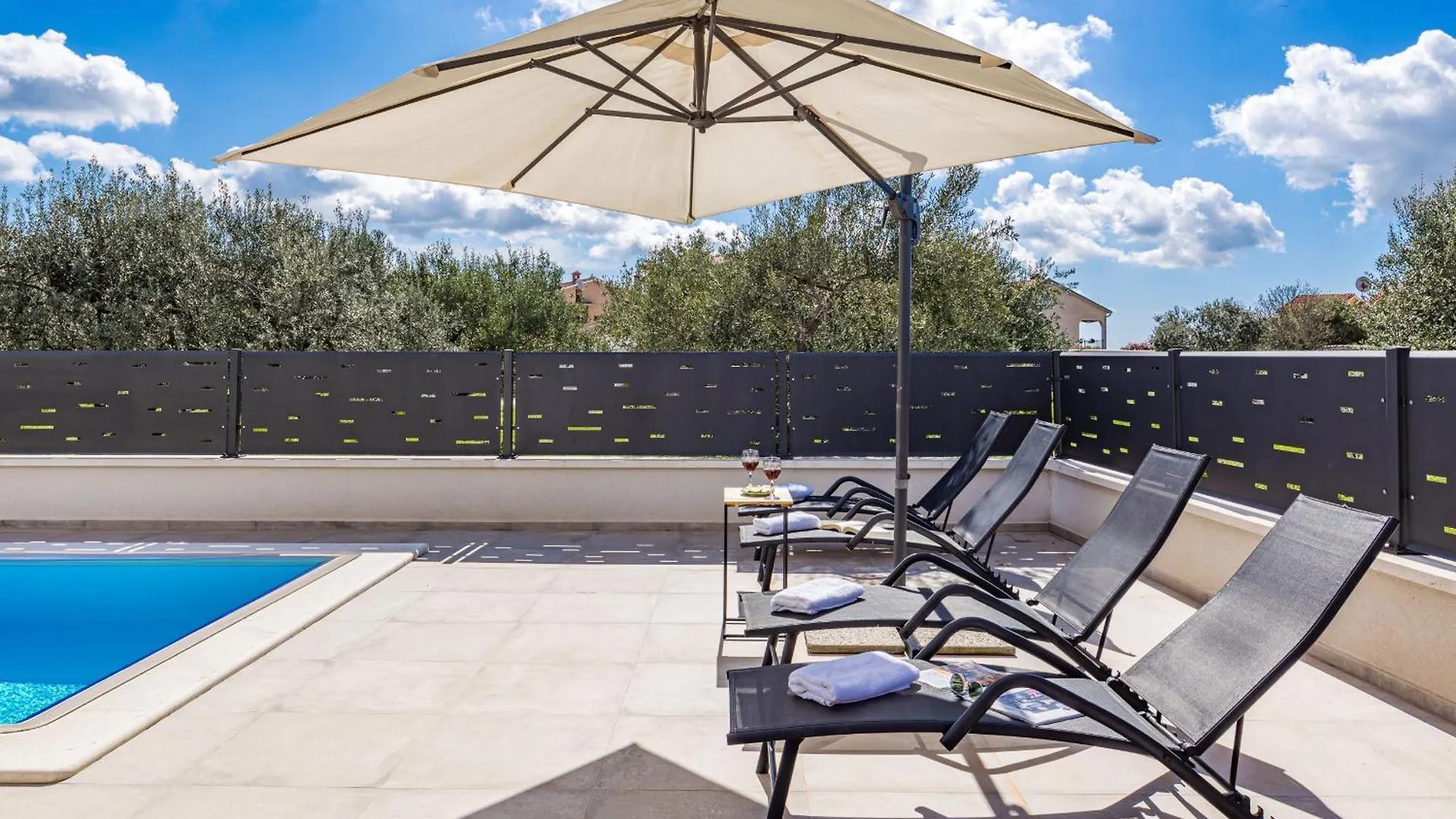 Villa Lu Near Fazana For 7 People With Private Pool, Kids Playground & Sea View Galizana 0*,